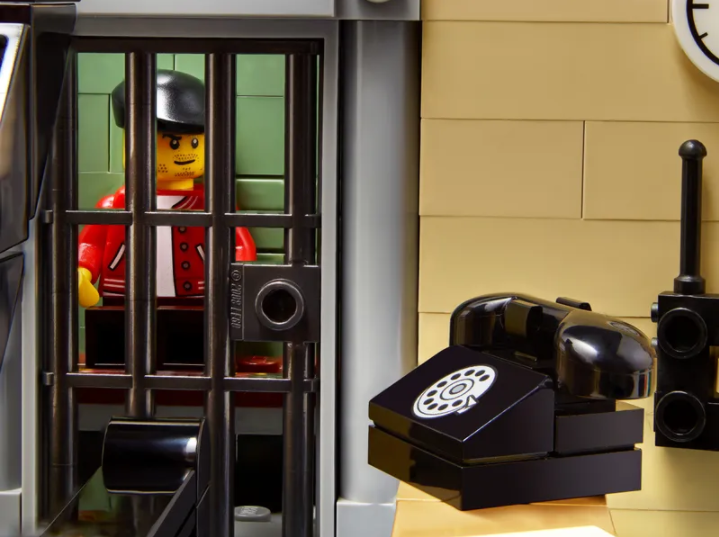 Le Commissariat de police 10278 | LEGO® Icons | Boutique LEGO® officielle FR