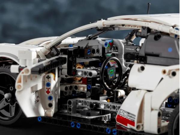 42096 Porsche 911 RSR 5
