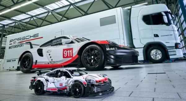 42096 Porsche 911 RSR 8