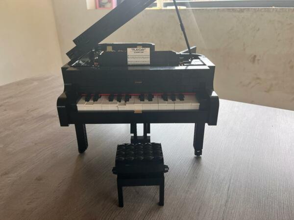 21323 Grand piano 10