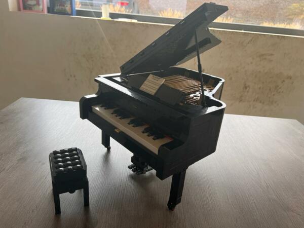 21323 Grand piano 2