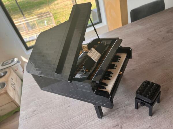 21323 Grand piano 3