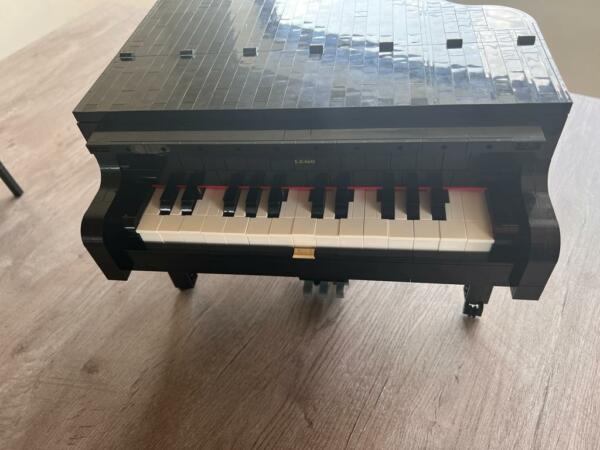 21323 Grand piano 6